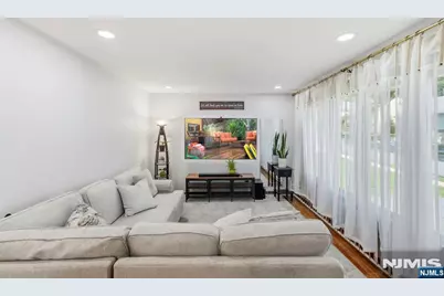454 Lasalle Avenue, Hasbrouck Heights, NJ 07604 - Photo 9