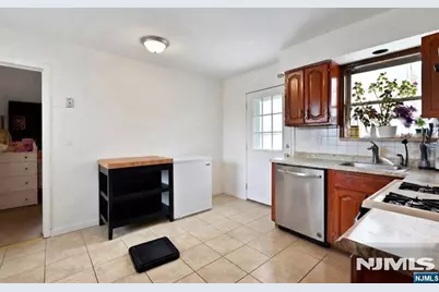 6803 Park Avenue, Guttenberg, NJ 07093 - Photo 9