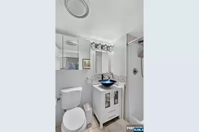 38 Moonachie Road 315 #315, Hackensack, NJ 07601 - Photo 17