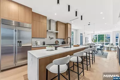 1017 Kingsland Lane, Fort Lee, NJ 07024 - Photo 11
