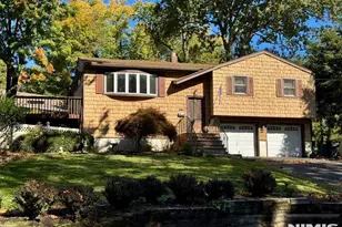 32 Esplanade Dr, Hillsdale, NJ 07642 - Photo 1