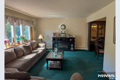 32 Esplanade Drive, Hillsdale, NJ 07642 - Photo 5