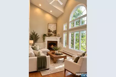 546 Art Lane, Ridgefield, NJ 07657 - Photo 3