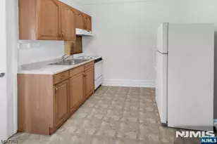 46 Oakland Terrace, Newark, NJ 07106 - Photo 17