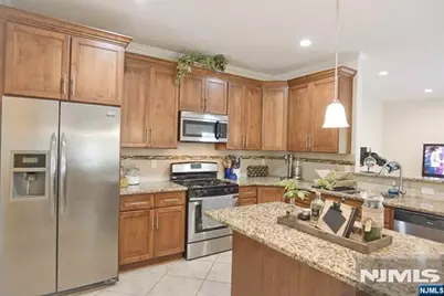 15B Jan Court 15B #15B, Elmwood Park, NJ 07407 - Photo 3
