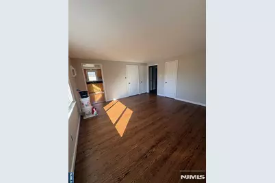 839 Riverside Avenue, Lyndhurst Township, NJ 07071 - Photo 5