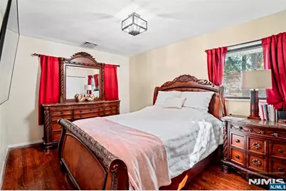 34 Queen Street, Bergenfield, NJ 07621 - Photo 9
