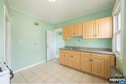 129 Howard Avenue, Passaic, NJ 07055 - Photo 33