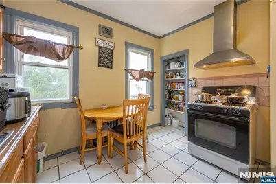 129 Howard Avenue, Passaic, NJ 07055 - Photo 9
