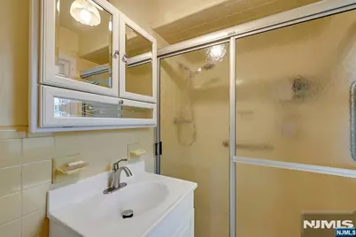 677 Taylor Avenue, Oradell, NJ 07649 - Photo 27