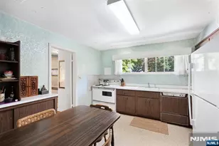 11 Hamilton Dr, North Caldwell, NJ 07006 - Photo 5