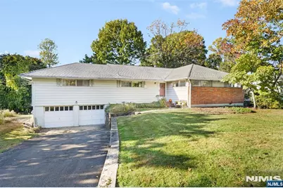11 Hamilton Drive, North Caldwell, NJ 07006 - Photo 1