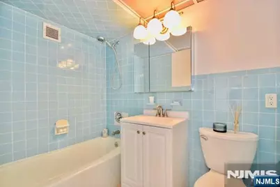 233 12th 2A #2A, Palisades Park, NJ 07650 - Photo 9