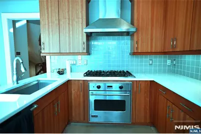 4 Henley Place 4 #4, Weehawken, NJ 07086 - Photo 7