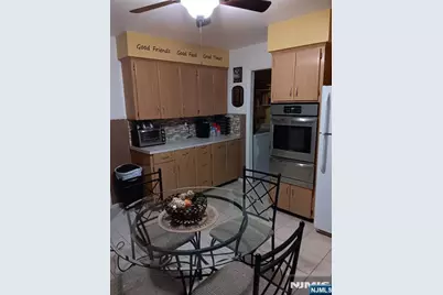 545 Mola Boulevard, Elmwood Park, NJ 07407 - Photo 3
