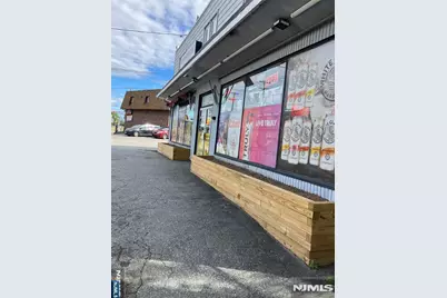 545 Mola Boulevard, Elmwood Park, NJ 07407 - Photo 11