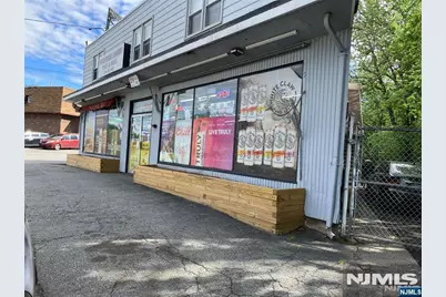 545 Mola Boulevard, Elmwood Park, NJ 07407 - Photo 13
