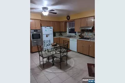 545 Mola Boulevard, Elmwood Park, NJ 07407 - Photo 21