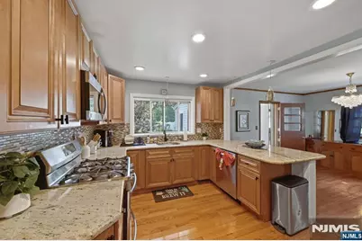 136 Van Buskirk Road, Teaneck Township, NJ 07666 - Photo 15