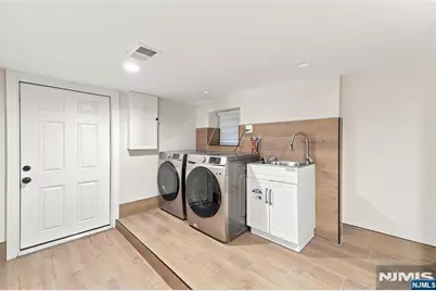 384 Pleasant Avenue, Cliffside Park, NJ 07010 - Photo 21
