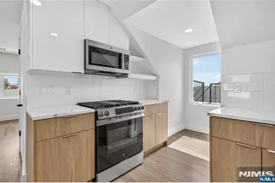 46 Hudson Avenue C #C, Edgewater, NJ 07020 - Photo 9