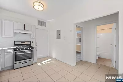 613 Ridge Road 2R #2R, Lyndhurst Township, NJ 07071 - Photo 3