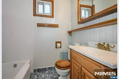 641 New Jersey Avenue, Lyndhurst Township, NJ 07071 - Photo 15