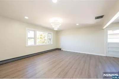 8 Sibel Court, Woodland Park, NJ 07424 - Photo 5