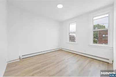 237 Day Avenue 2 #2, Cliffside Park, NJ 07010 - Photo 19
