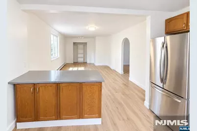 256 Crescent Lane 1 #1, Cliffside Park, NJ 07010 - Photo 3
