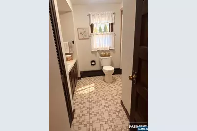 309 Erie Avenue, Midland Park, NJ 07432 - Photo 9