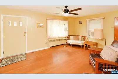 151 Hickory Avenue, Bergenfield, NJ 07621 - Photo 3
