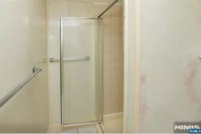 151 Hickory Avenue, Bergenfield, NJ 07621 - Photo 19
