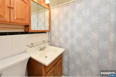 151 Hickory Avenue, Bergenfield, NJ 07621 - Photo 9