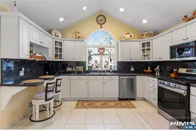 5 English Avenue, Elmwood Park, NJ 07407 - Photo 9