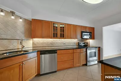 1077 River Road 1009 #1009, Edgewater, NJ 07020 - Photo 13