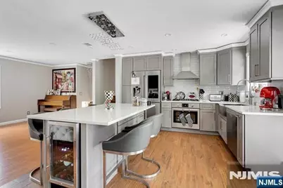 694 Center Street House #House, Ridgefield, NJ 07657 - Photo 7