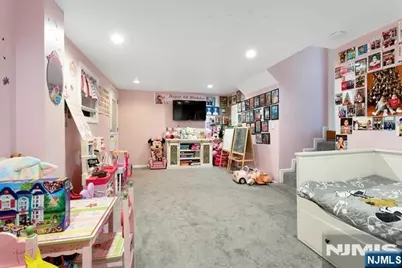 694 Center Street House #House, Ridgefield, NJ 07657 - Photo 13