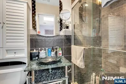 694 Center Street House #House, Ridgefield, NJ 07657 - Photo 17