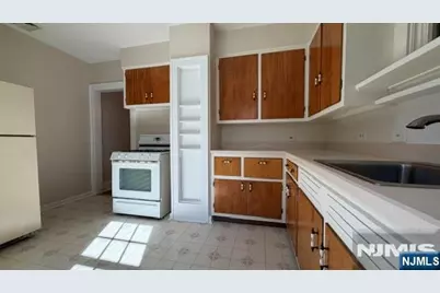 92 Chamberlain Place, Midland Park, NJ 07432 - Photo 7