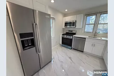 627 Mola Boulevard, Elmwood Park, NJ 07407 - Photo 3