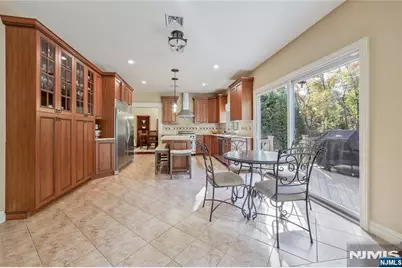 18 Clauss Avenue, Paramus, NJ 07652 - Photo 15