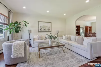 18 Clauss Avenue, Paramus, NJ 07652 - Photo 7