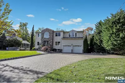 18 Clauss Avenue, Paramus, NJ 07652 - Photo 3