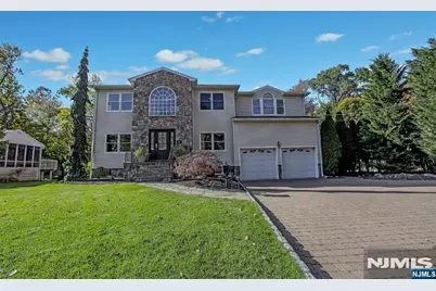 18 Clauss Avenue, Paramus, NJ 07652 - Photo 1