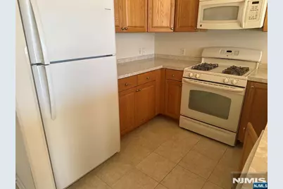 138 Cory Lane 138 #138, Elmwood Park, NJ 07407 - Photo 5