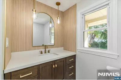 210 Lincoln Avenue, Elmwood Park, NJ 07407 - Photo 9