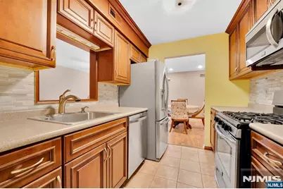 825 Riverside Avenue 13 #13, Lyndhurst Township, NJ 07071 - Photo 5