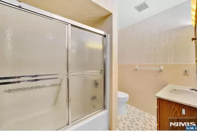 825 Riverside Avenue 13 #13, Lyndhurst Township, NJ 07071 - Photo 7