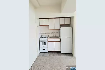 90 Hastings Avenue A #A, Rutherford, NJ 07070 - Photo 3